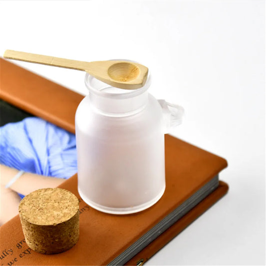 Round matte cosmetic jar with cork bath